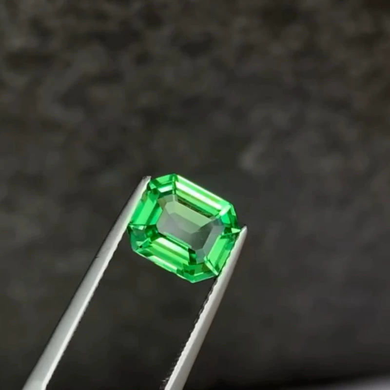 2.36ct натуральный Saffrey Голый камень подушка зеленый цвет сокровища инкрустированные кольцо кулон ювелирные изделия фабрика прямая оптовая продажа