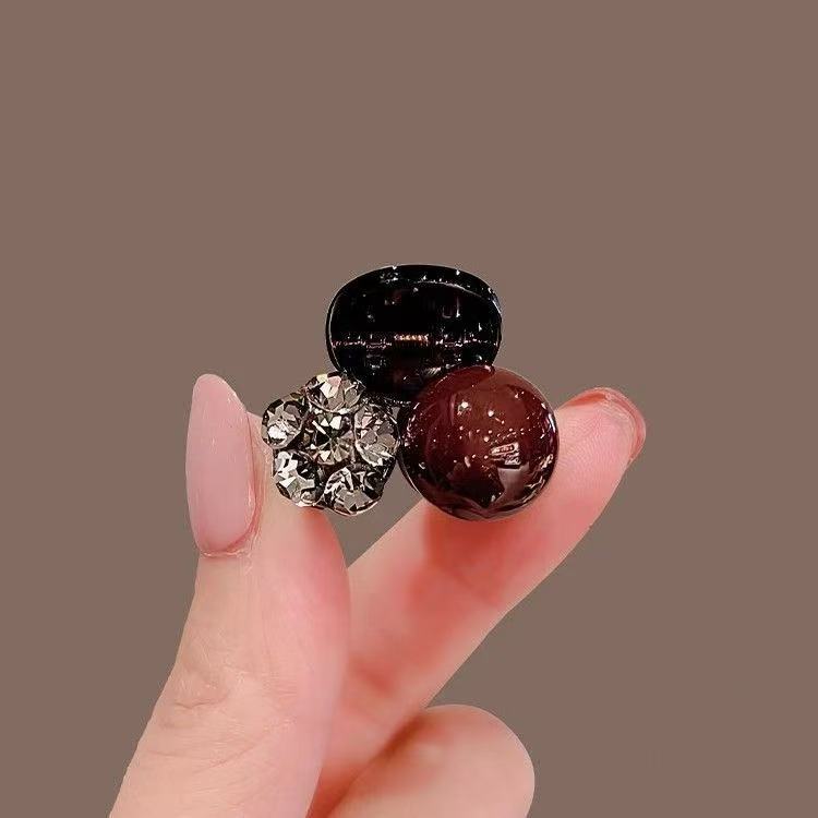 Exquisite and High-End Red Small Clip for Forehead Bangs and Broken Hair Hair Clip 2025 New Classy Side Clip for Women
