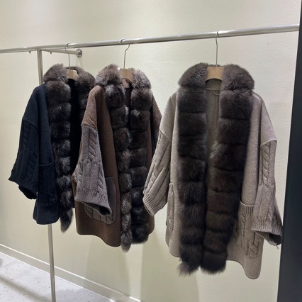European style 2026 new mid-length fashionable loose knitted patchwork wool and fur coat with large fox fur collar for women