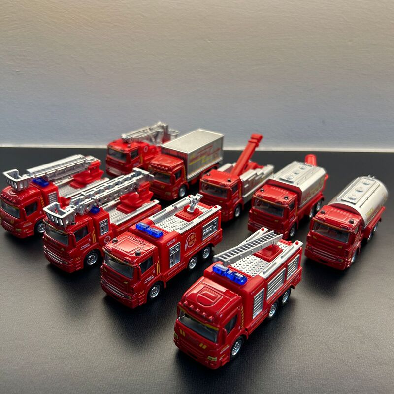 Alloy Fire Truck Ladder Climbing Rescue Fire Truck Engineering Vehicle Model Sliding Car Kidsren's Toy Car Boy
