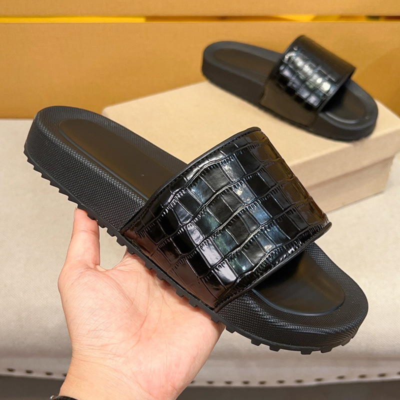 Pantuflas estampadas zapatos casuales antideslizantes de verano para hombre, estación europea, cuero de lujo ligero, suela suave, cómodas chanclas exteriores