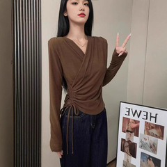 秋冬の大きいサイズの婦人服の太ったmm韓系は中に長袖のtシャツを着て身を修めてやせている徳の絨毯の上着の底のシャツを現します。