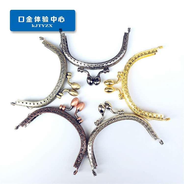 Orejas: 9.5CM cabezas de carro en relieve arqueado, brote de oro de varios colores abrazadera de hebilla