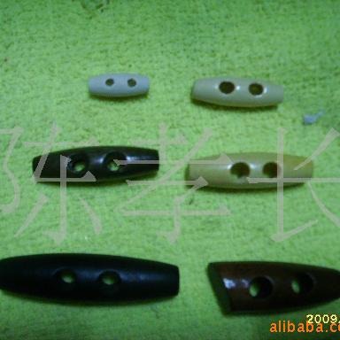 供应木制纽扣,卡通纽扣,牛角纽扣,橄