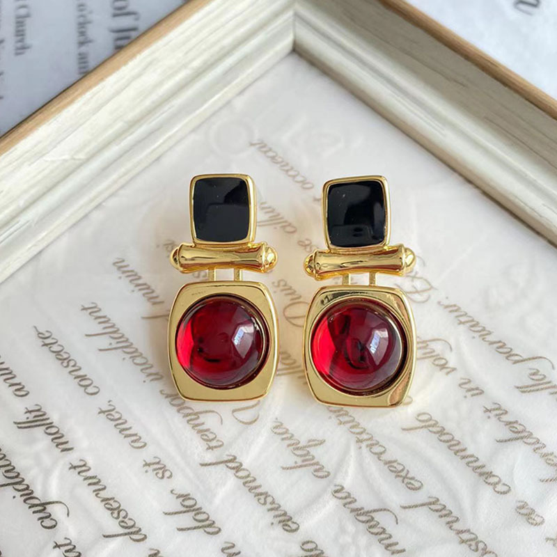 Fashion Geometric Alloy Gold Plated Artificial Gemstones Women's Ear Studs 1 Pair display picture 2