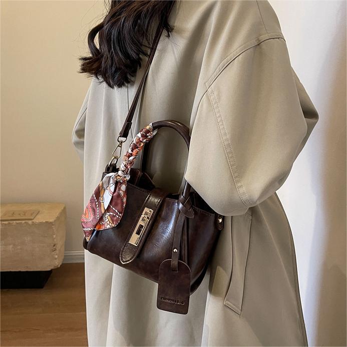 De alta calidad retro Maillard bolso de las mujeres 2023 nueva moda del todo-fósforo cubo bolsa de hombro de estilo coreano