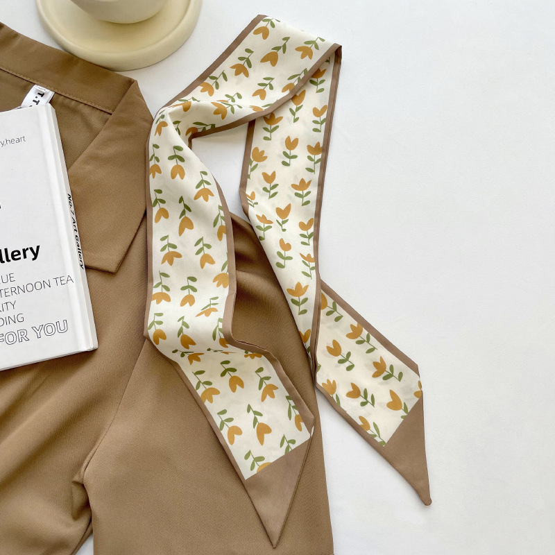 Flores pequeñas caqui