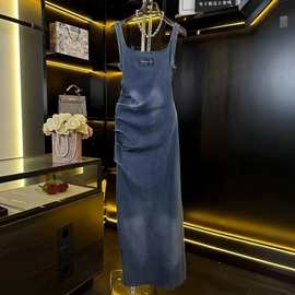 2024年春夏季新品设计感修身气质显瘦度假蓝色吊带裙牛仔连衣裙女