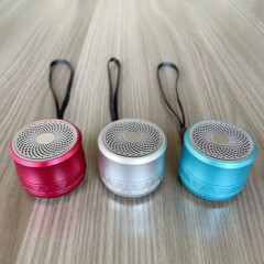 新型a20カードミニブルートゥーススピーカー金属大音量サブウーファ家庭用屋外携帯プレゼント音響