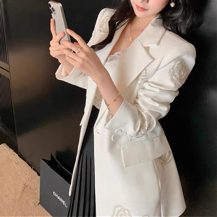 2026 Early Autumn and Winter New Heavy-Duty Beaded Light Luxury Women's Pure White Versatile Blazer Jacket 2129