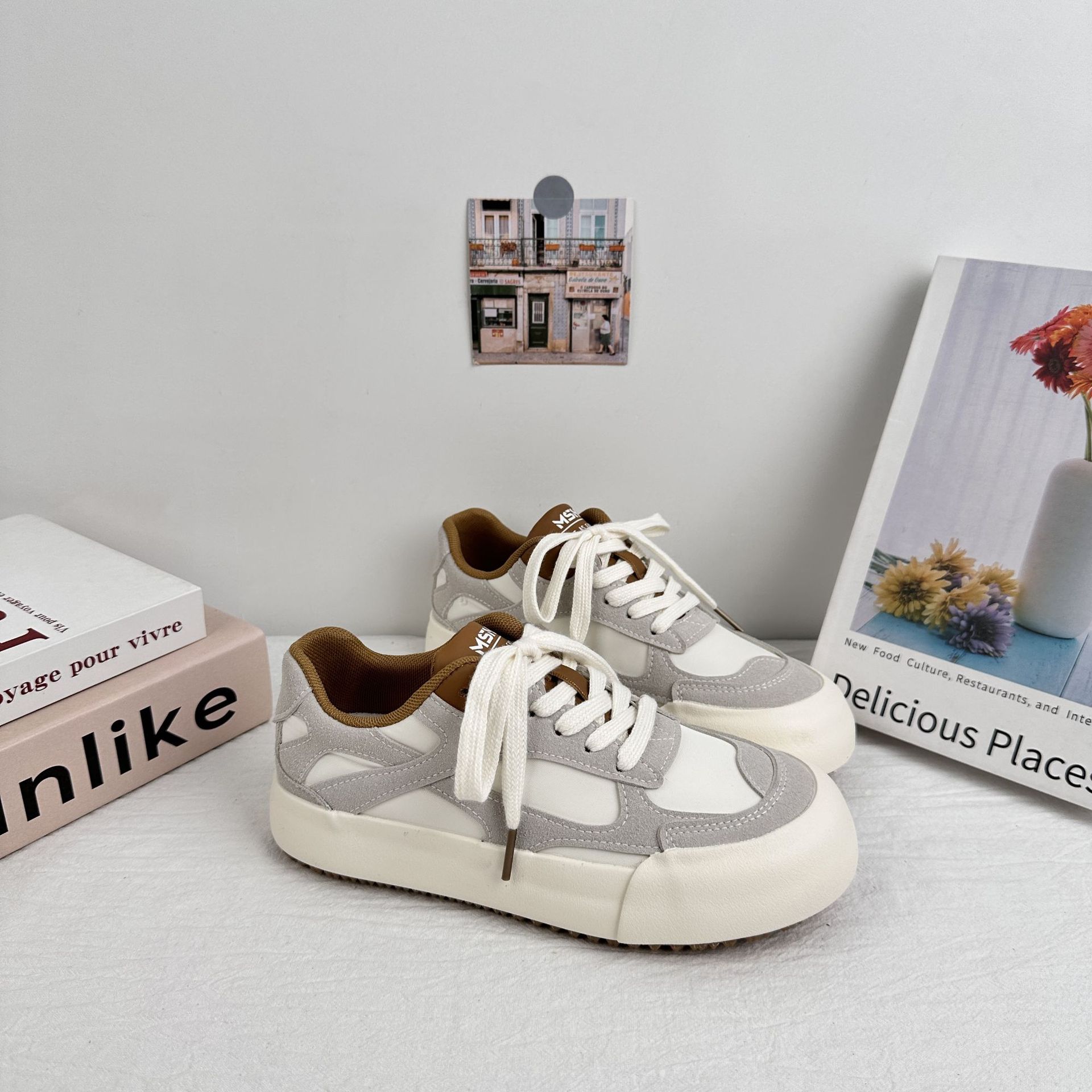 6665 zapatillas de suela gruesa para mujer 2025 nuevo estilo chic cabeza redonda estilo explosivo casual nicho retro estilo de Hong Kong todo fósforo zapatos de entrenamiento alemán