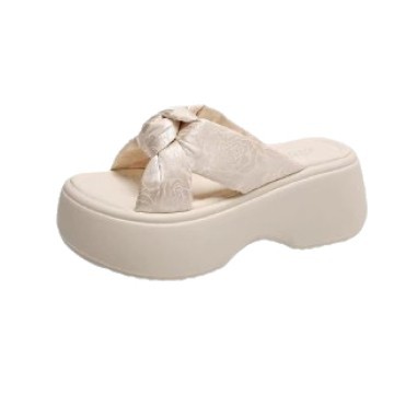 Thick-Soled Sandals for Women's Summer Outer Wear 2025 New Fashion with Skirts, Lightweight Non-Slip Beach Shoes for Small People to Increase Height