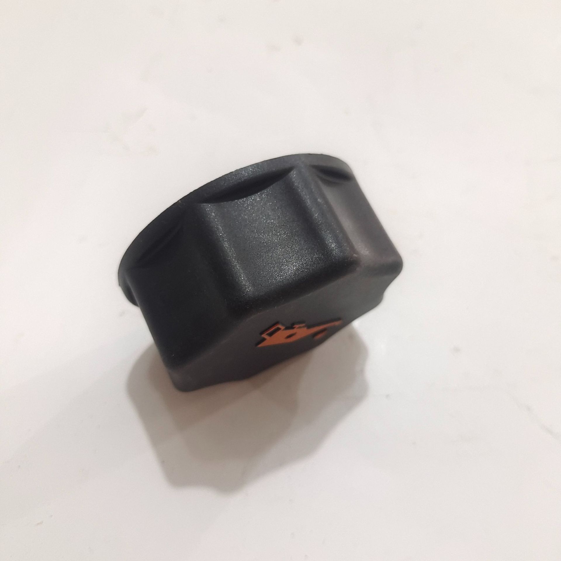 Nanjing Yicen Vico Deyi Turin V Baodi Oil Filler Cap Engine Plastic Cover Parts