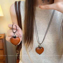 新中式木质爱心项链女款长款毛衣链小众百搭2025新款颈链复古配饰