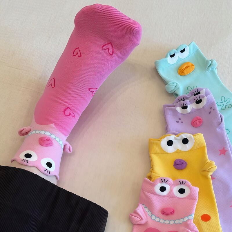 Pebbleburg residents clownfish socks funny abstract cartoon mid-calf socks cute versatile cool fish seamless socks for women Pebbleburg residents clownfish socks funny abstract cartoon mid-calf socks cute versatile cool fish seamless socks for women
