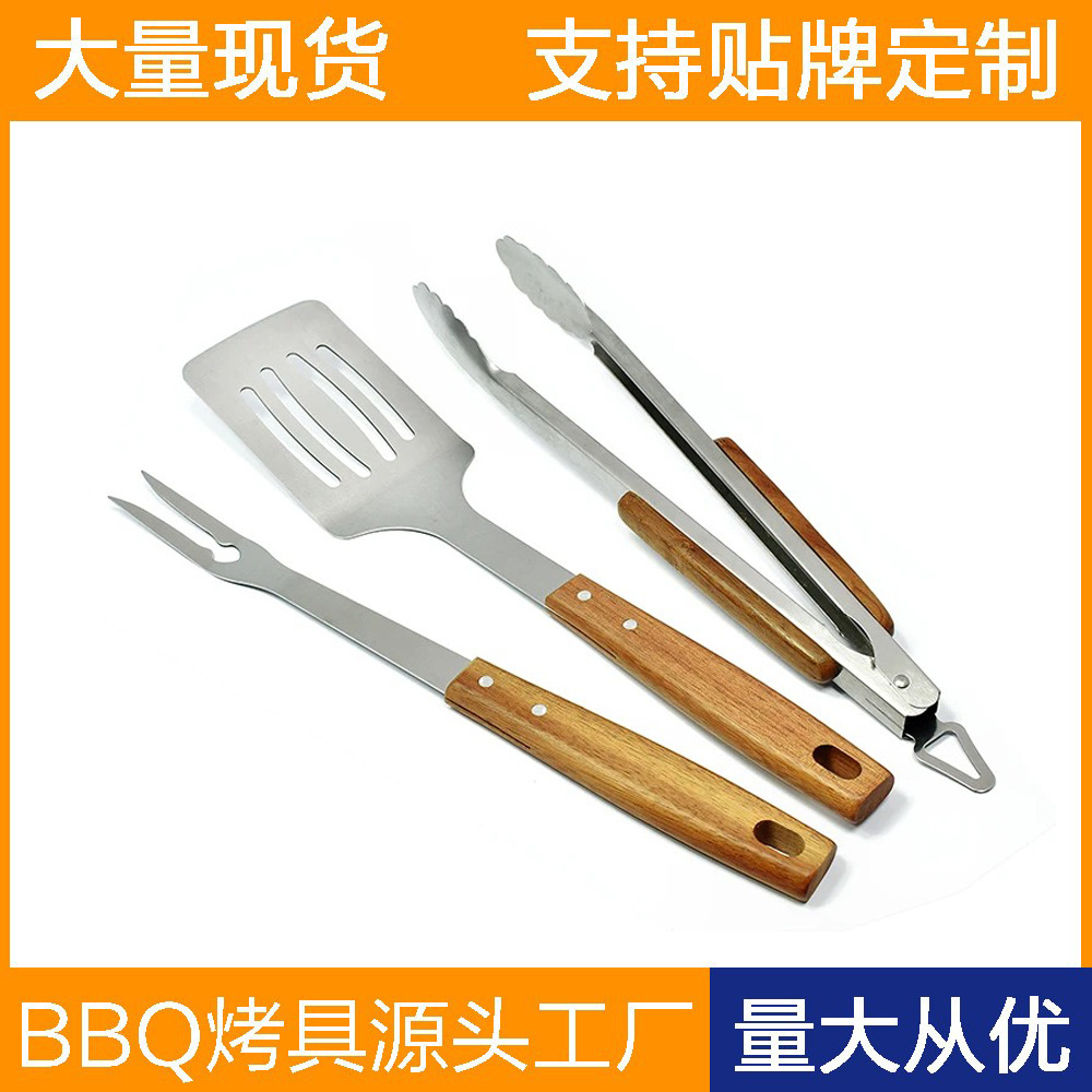 Amazon Hot sale acero inoxidable parrilla al aire libre herramientas de bebida salvaje conjunto de barbecue casero mango de madera parrilla conjunto de combinación