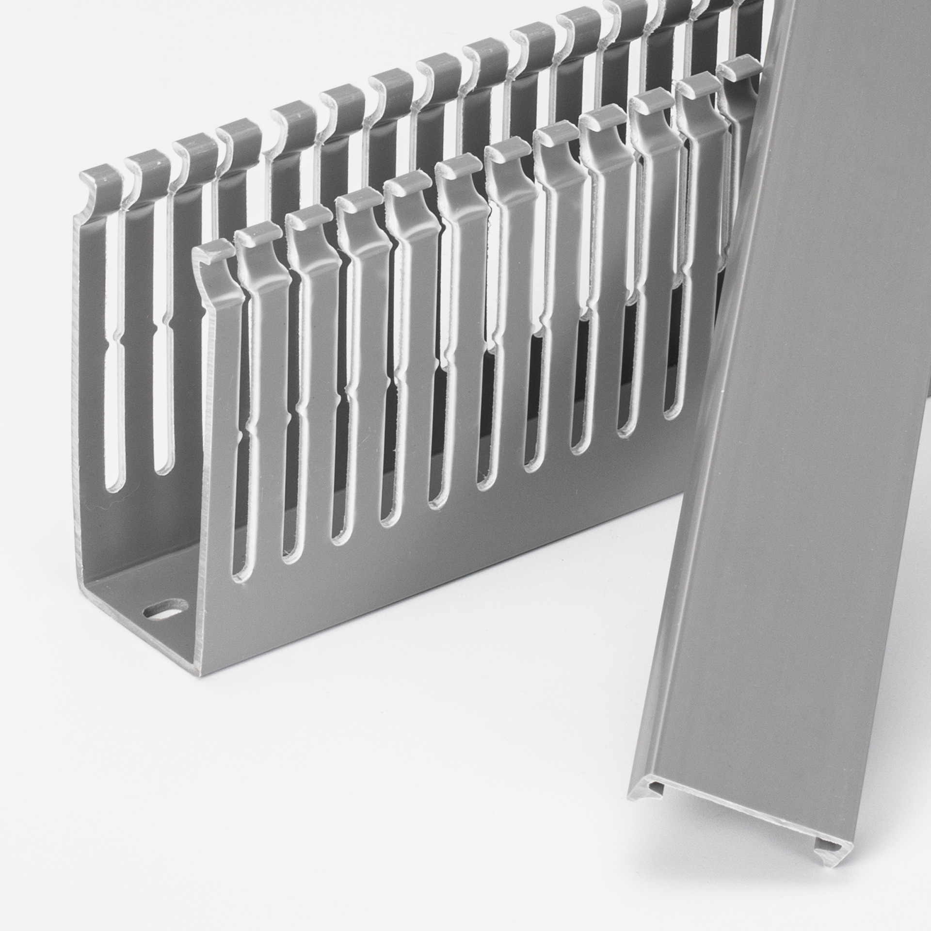 灰色PVC配电想机柜线槽环保塑料明装行走理线细齿工业80*35线槽板