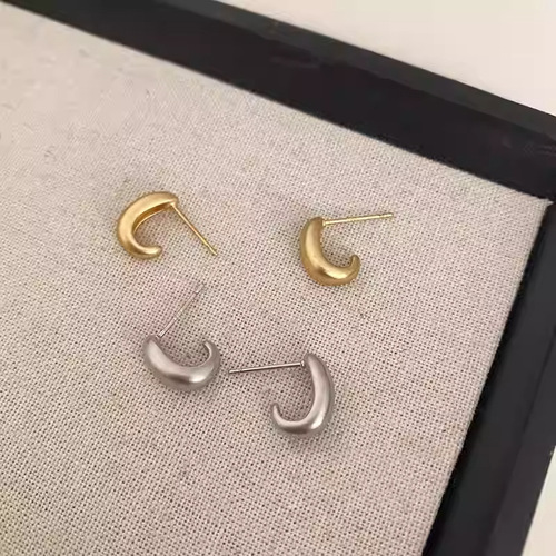 C-shaped water drop earrings Korean style simple high-end fashion earrings niche frosted Lars commuter all-match ear jewelry