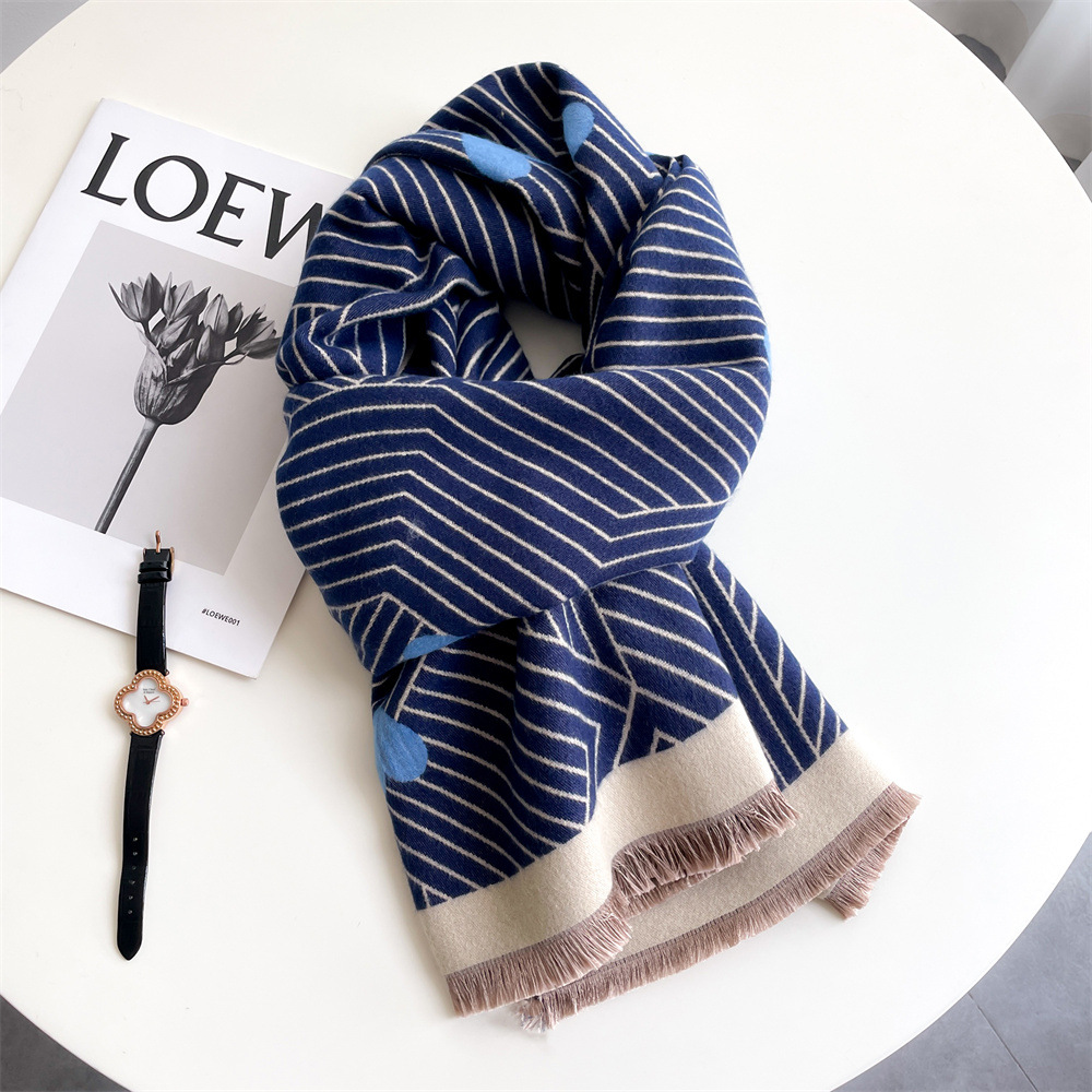 Women's Sweet Streetwear Heart Shape Imitation Cashmere Printing Scarf display picture 3