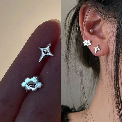 Asymmetrical clouds and stars sleepless earrings for women, unique design with a sense of elegance, cold wind style, versatile earrings