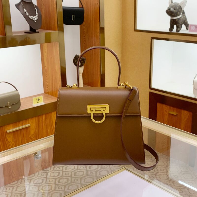 2026 New Niche High-End Kelly Tote Bag, Smooth Shoulder Bag with Lock Buckle, Commuter Crossbody Bag, Portable and Lightweight