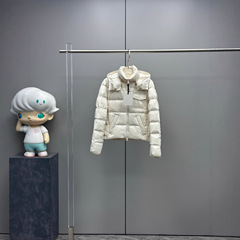 高版本高品现货M家新款秋冬可拆连帽短款亮面四色女士羽绒服外套