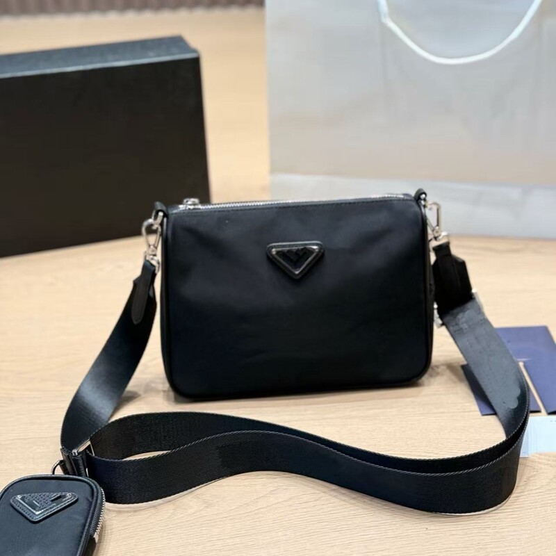 New cross-border nylon black two-in-one unisex casual shoulder bag, versatile crossbody bag for commuting and daily fashion New cross-border nylon black two-in-one unisex casual shoulder bag, versatile crossbody bag for commuting and daily fashion