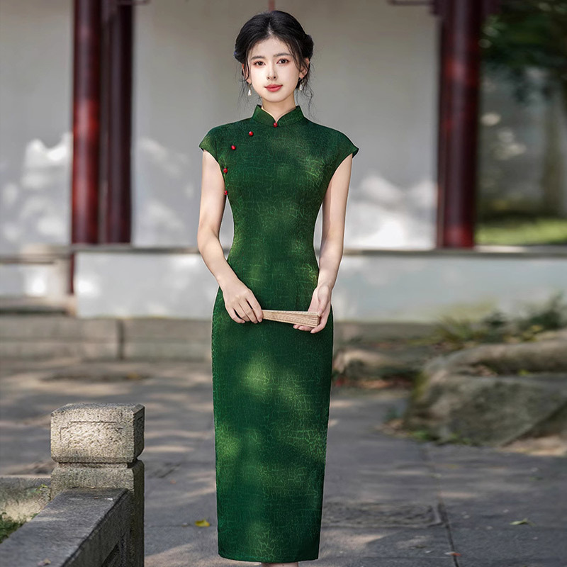 綠色國風新中式長款改良旗袍2025新款年輕款女復古日常可穿春夏季