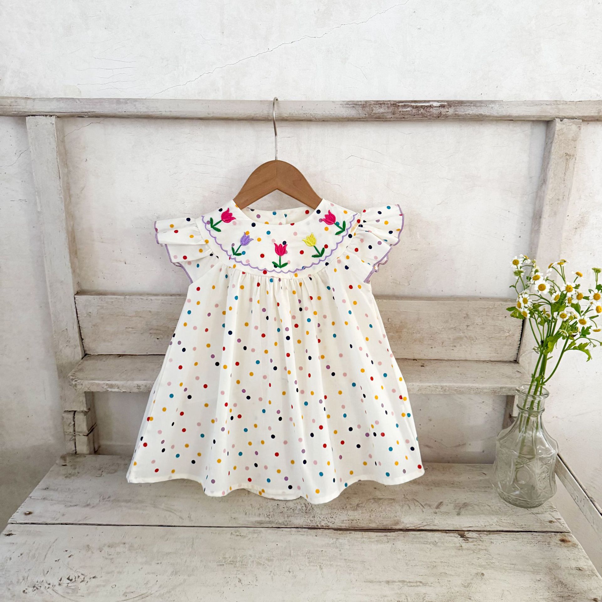 Ins coreana niña bebé moda de verano vuela manga ondulado punto bordado vestido de princesa vestido de niña