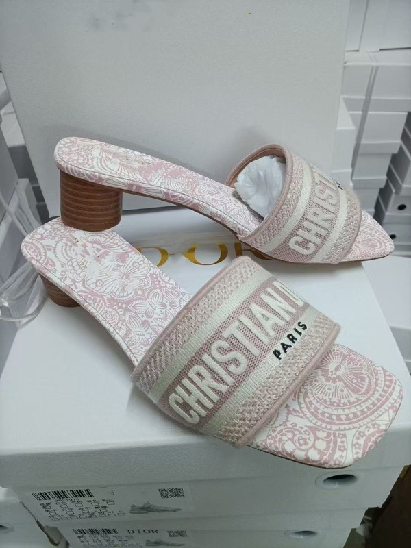 25s 夏新作 D ファミリースクエアトゥワンストラップシルクレター刺繍ラウンドヒールスリッパ女性用ホットラインストーンハイヒールサンダル|undefined