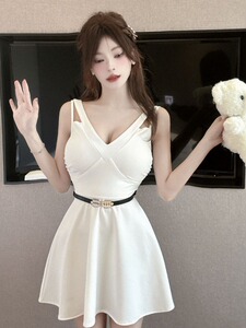A-line dress， women's summer nightclub bouncing， little black dress with belt