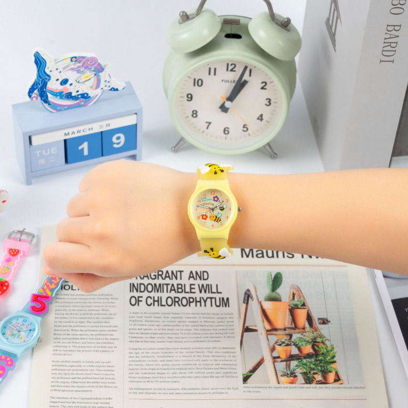 创意果冻色手表学生节日礼物防水运动石英表儿童装饰电子手表批发