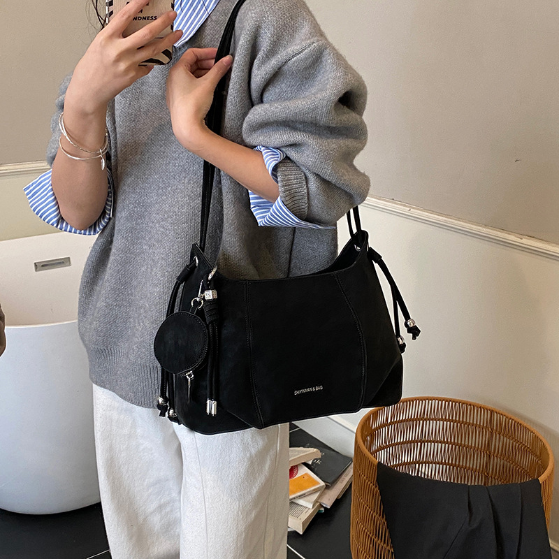 Bolsa de brazo coreana de nicho retrógrado de mujeres de moda de viaje de hombro 2025 nuevo invierno de alta calidad bolso de mochila