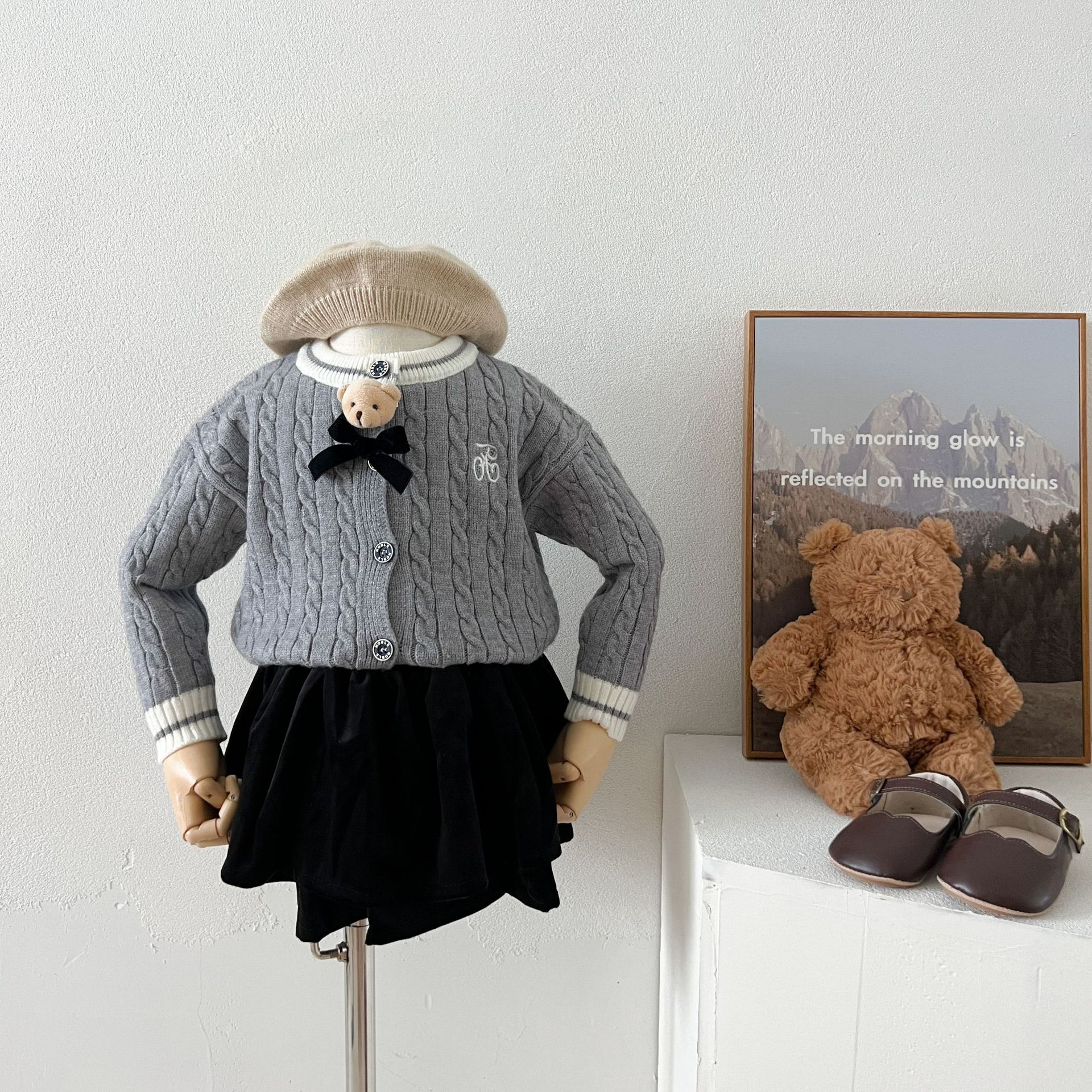 Children's Korean version cardigan 2024 children's clothing new product girls' knitted baby striped round neck jacket_voghion.com