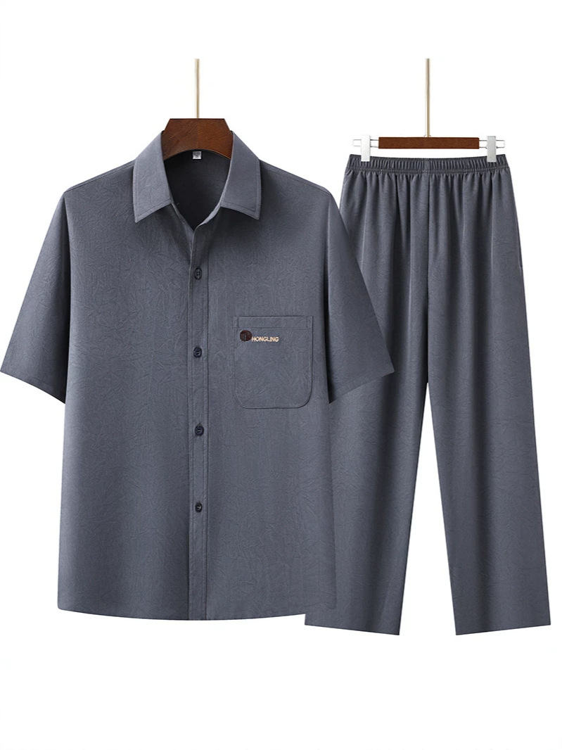 Fashionable sports sports suit for elderly
