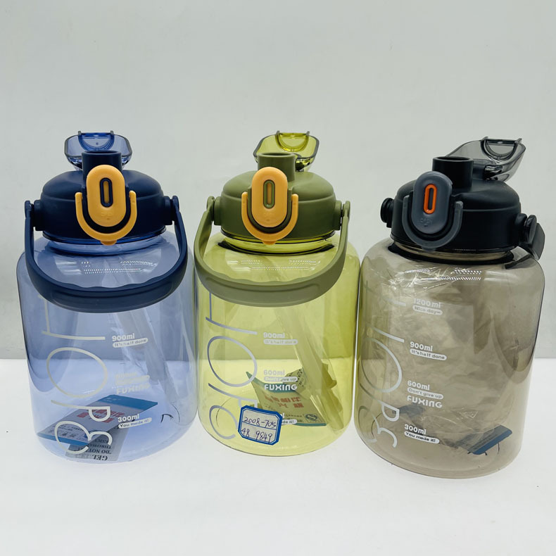 Jinshi nuevo comercio exterior red rojo taza 1500ml taza de plástico PC deportes taza con mango de paja