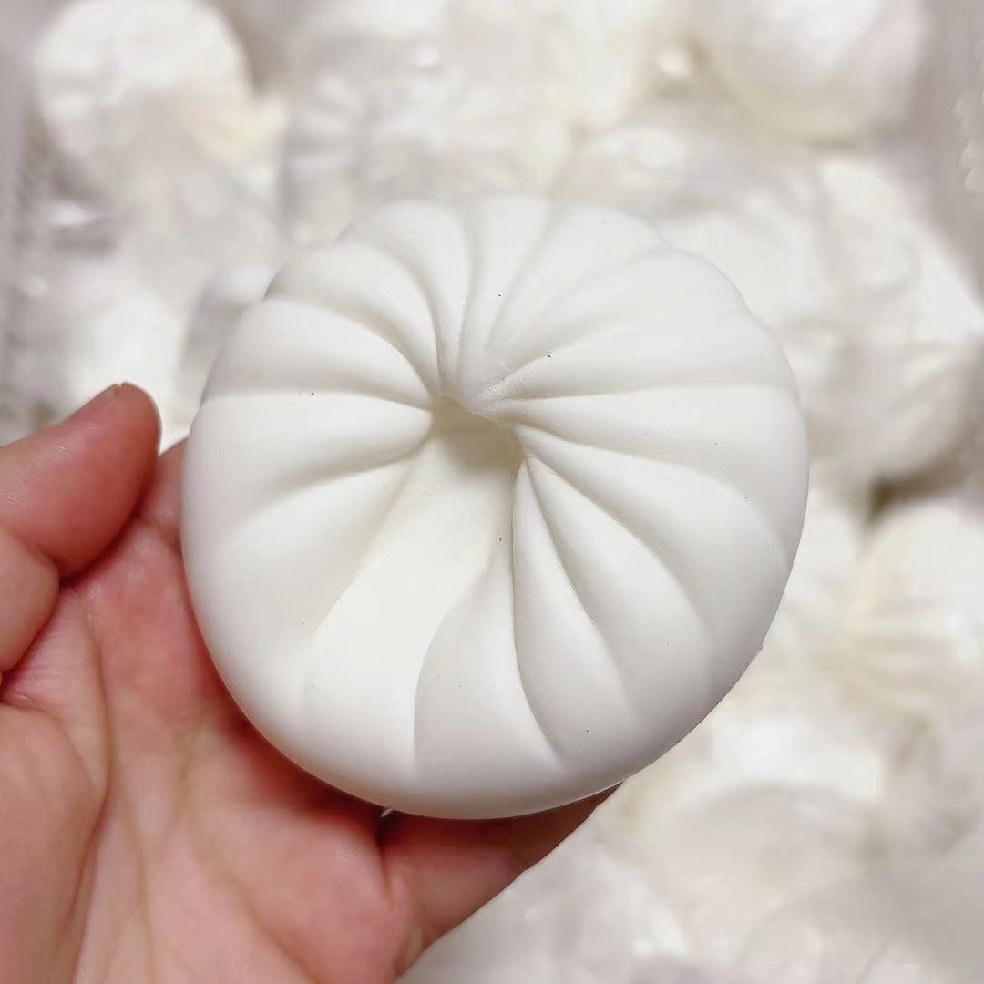 젖은 부드러운 느린 고기 빵 1개 느린 리바운드