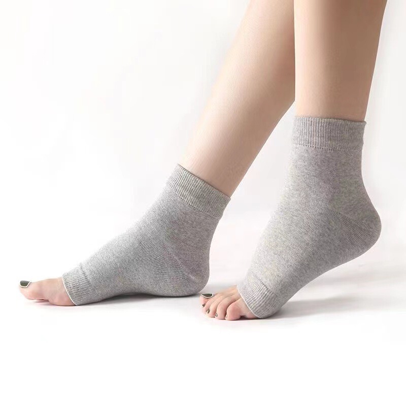 純綿のひび割れ防止のかかと保護カバーのひび割れ防止の靴下の足と痛み防止の保湿の靴下の靴下のカバーの足は足のひびを保護します。|undefined