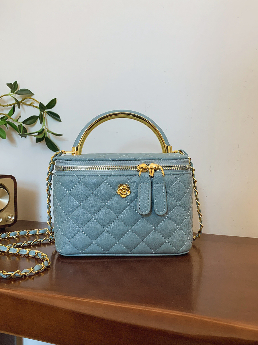 Bolso de mano de lujo ligero estilo francés, bolso cuadrado pequeño para mujer, nuevo modelo transfronterizo 2026, bolso cruzado de cadena acolchado de alta calidad.