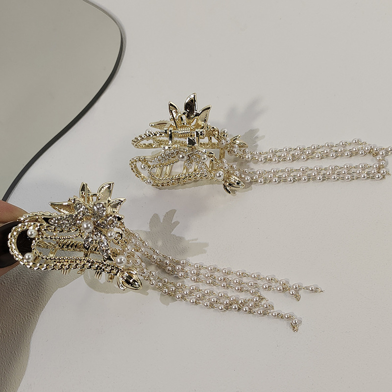 Retro Clip Metal Pearl Tassel Shark Clip Korean Headdress Rhinestone Hairpin display picture 5