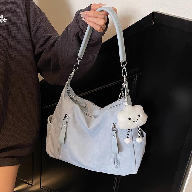 Bolsa suave Pitot para mujeres de gran capacidad 2025 nueva alta sensación de bolso de mano de viaje simple mochila de bolsillo casual