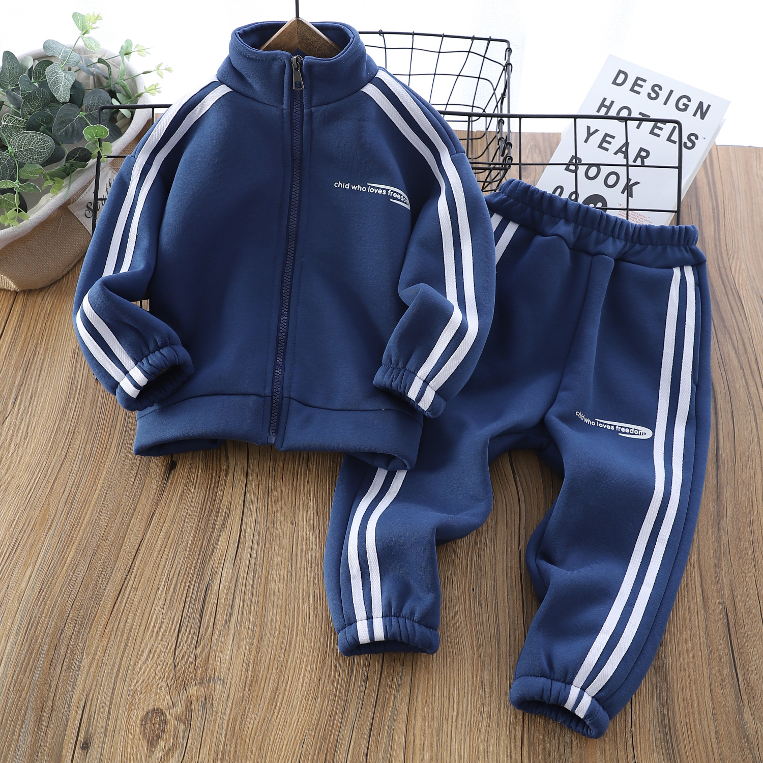 Kinder-Set, Winterplüsch und verdickter Freizeitpullover, trendige einfache Schulklassenuniform für Jungen, zweiteiliges Set_voghion.com