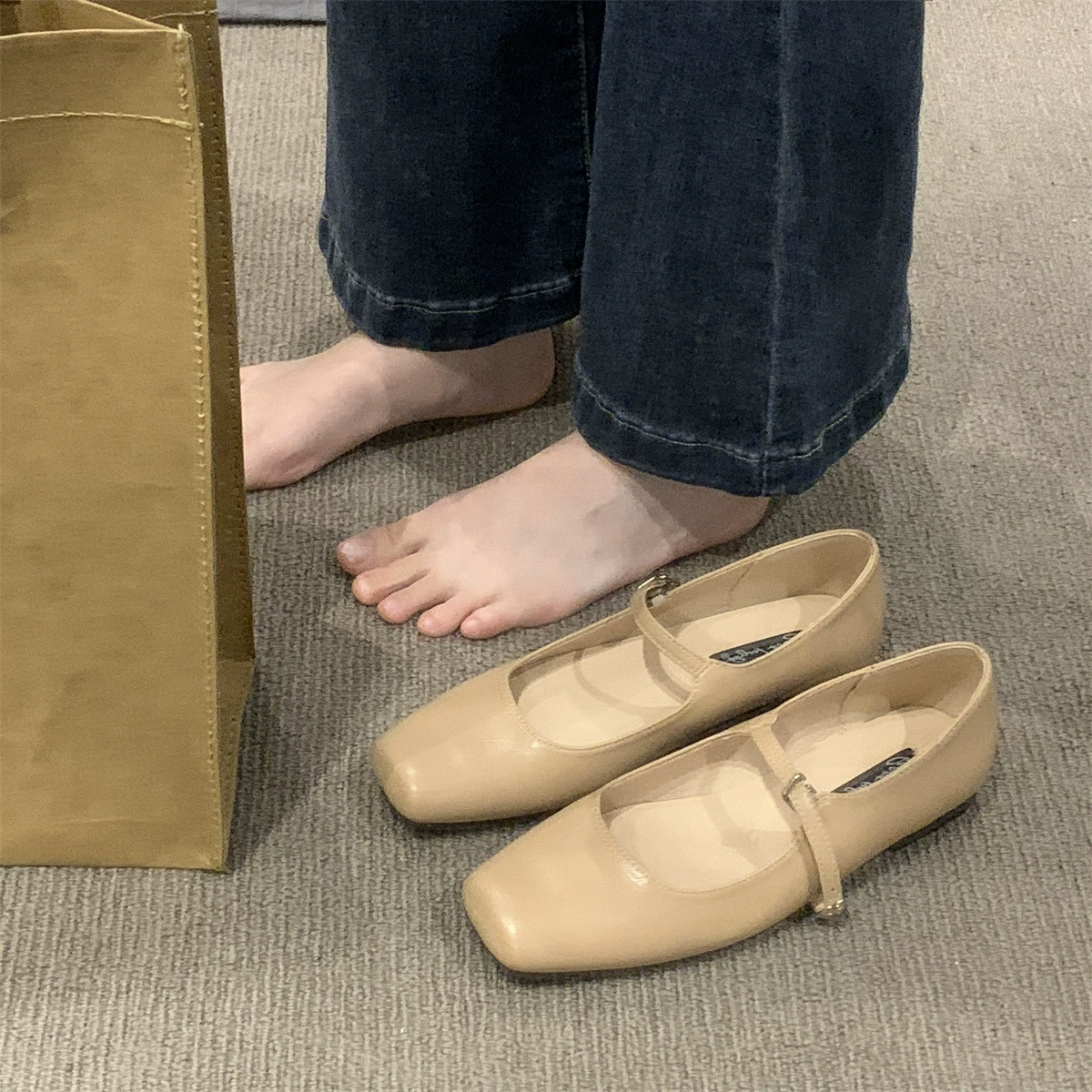 Французские туфли Мэри Джейн, женская обувь, весна-осень 2023, новые темпераментные туфли на плоской подошве с квадратным носком и ремешком