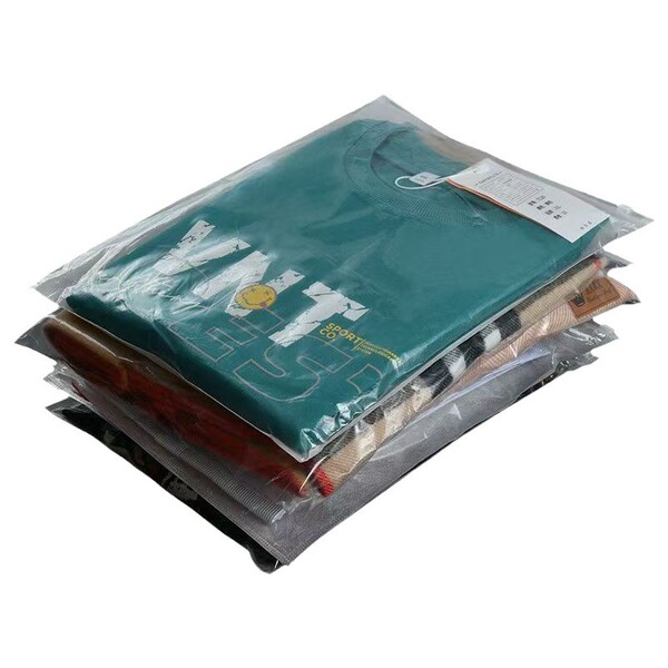 Storage bag with zipper