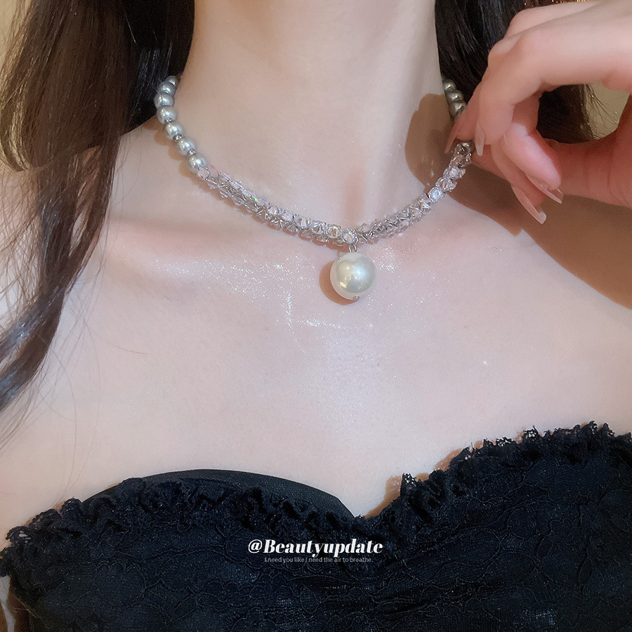 Nuevo collar colgante de diamantes de perlas grises de estilo europeo y americano, cuentas femeninas, diseño simple de lujo ligero, cadena de clavícula de todo fósforo, collar