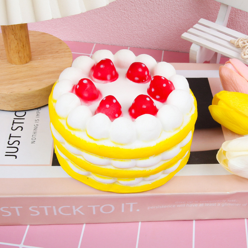 노란 딸기 케이크