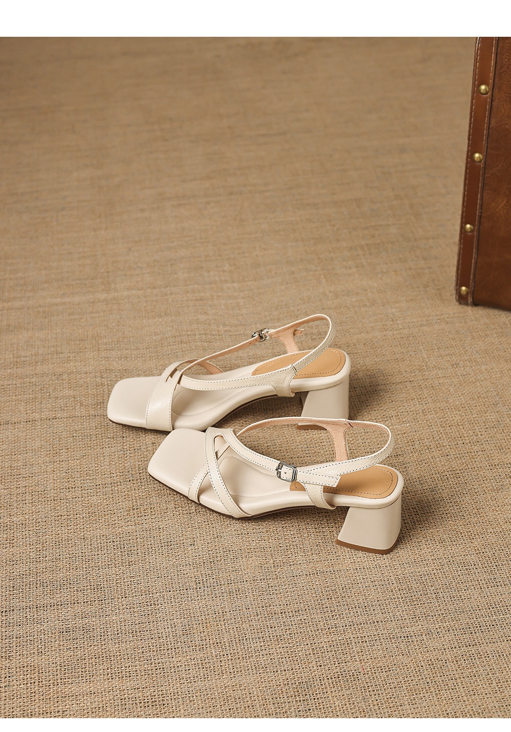 Sandal nữ hở mũi mũi vuông chất da dê, gót thô 5 cm, quai ngang một khóa, phong cách La Mã — màu be chi tiết 24