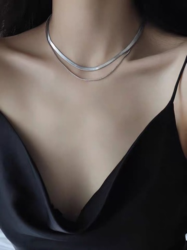 European and American minimalist style titanium steel double-layer snake bone chain retro metal trendy temperament short pendant necklace choker