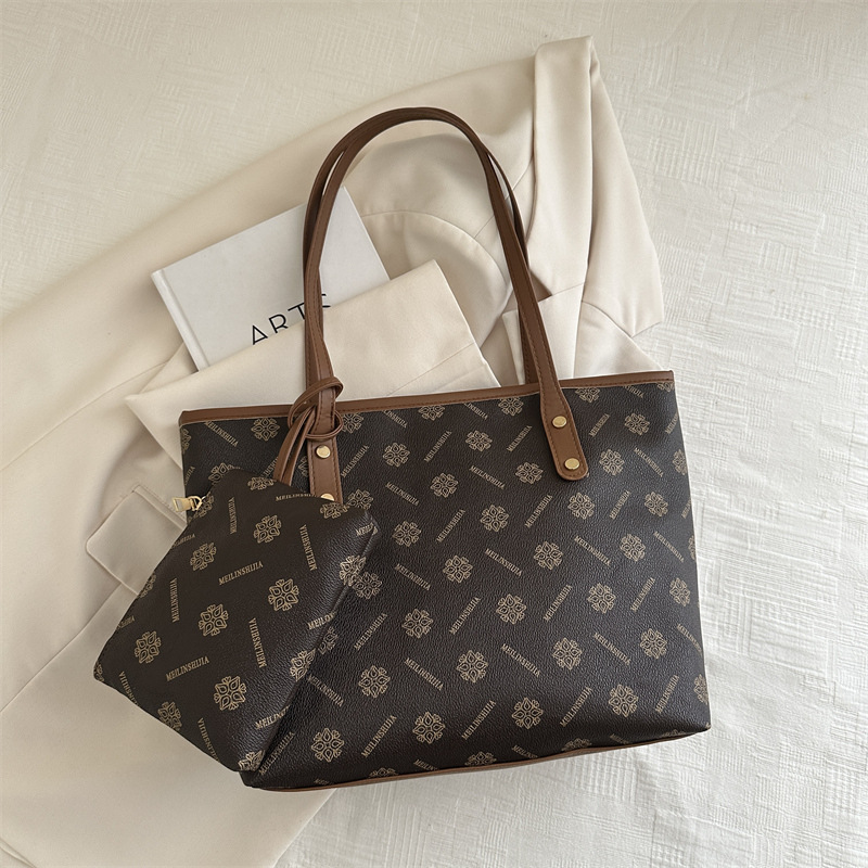 Bolso de gran capacidad para mujeres 2024 nuevo estilo de lujo ligero nicho de alta calidad bolso de viaje de alta calidad bolso de hombro de moda