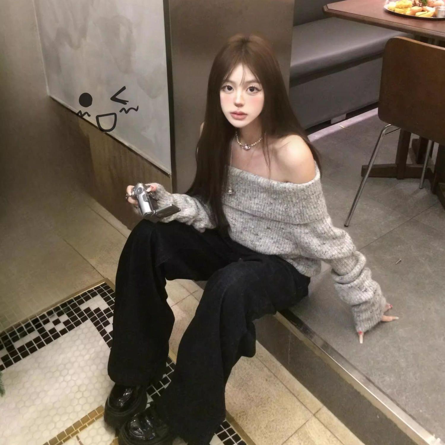 韩都衣舍DEQUANNA韩灰色甜辣一字肩毛衣女秋冬2025新款针织上衣